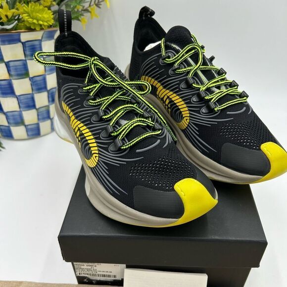 Gucci Shoes - Women’s Gucci run low top sneakers a size 41 made in Italy